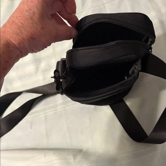 Black Crossbody Bag Camera - Picture 2 of 3